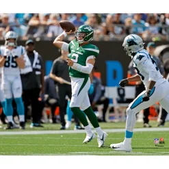 New York Jets Photos | Prints & Artwork^Zach Wilson Unsigned NFL Rookie Debut Touchdown Throw Photograph